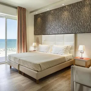 Hotel Hotel Kursaal - Fronte Mare Con Piscina, Riccione